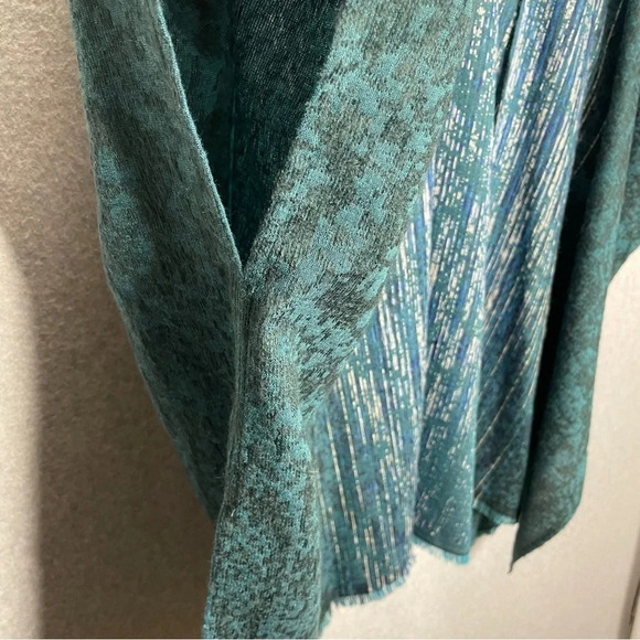 Chico’s Python Print Jacquard Ruana Wrap - Picture 6 of 10